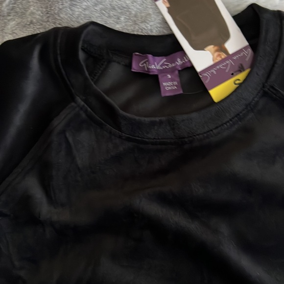 Nwt velour top - Picture 2 of 4